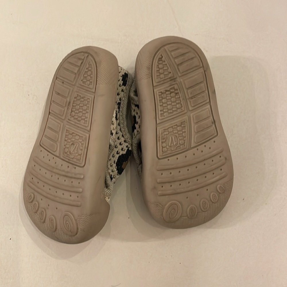 Pompons Sandals - Picture 2 of 2